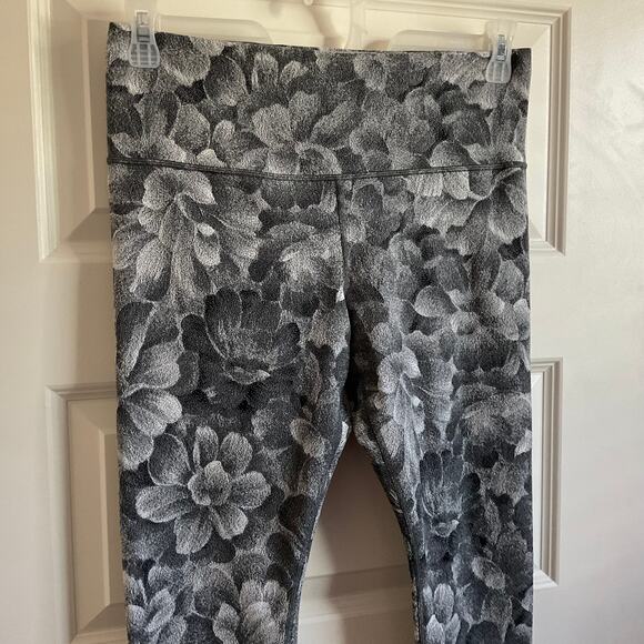 Athleta Elation Textured Dark Floral Tights/Leggings - Size Large - Picture 2 of 6